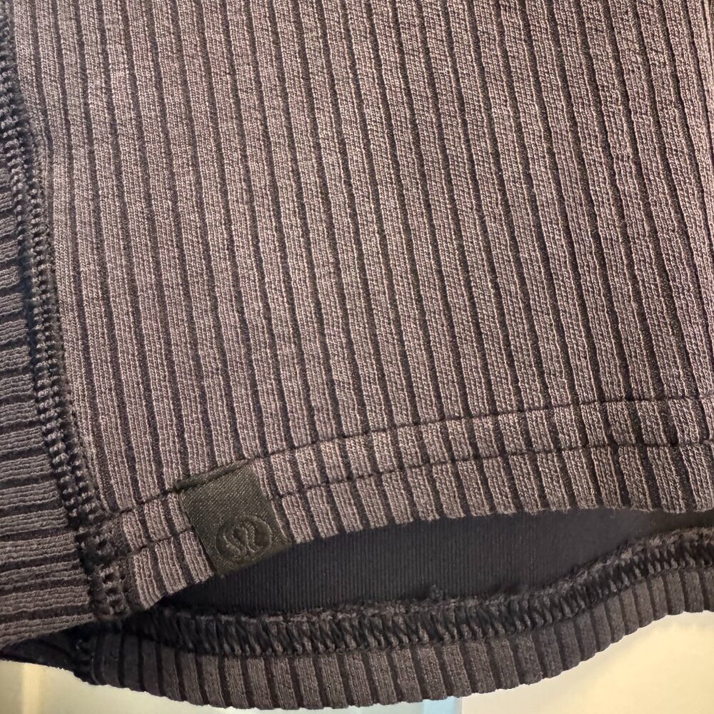 Lululemon Ribbed Softstreme Cropped Tank in Black, Size 4 - Picture 3 of 3